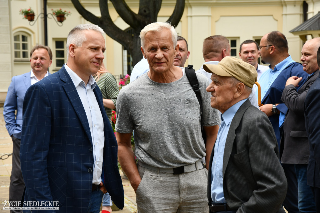 PiS zwiera szyki