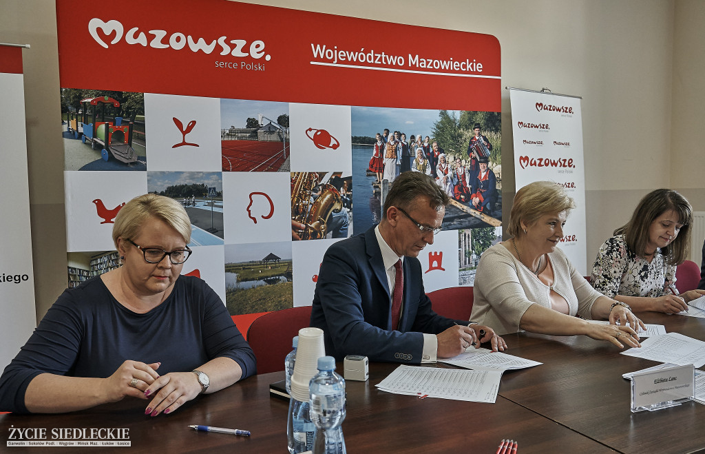 Podpisanie umów w Kotuniu
