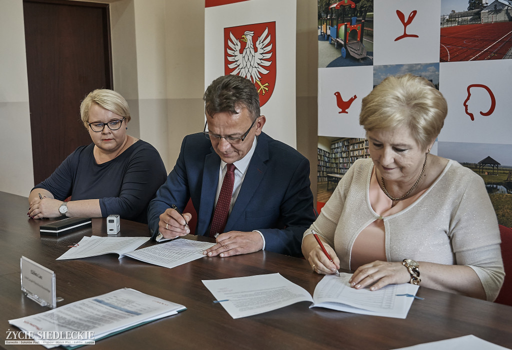 Podpisanie umów w Kotuniu