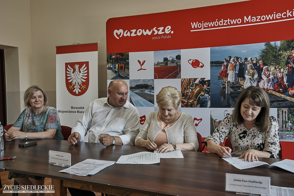 Podpisanie umów w Kotuniu