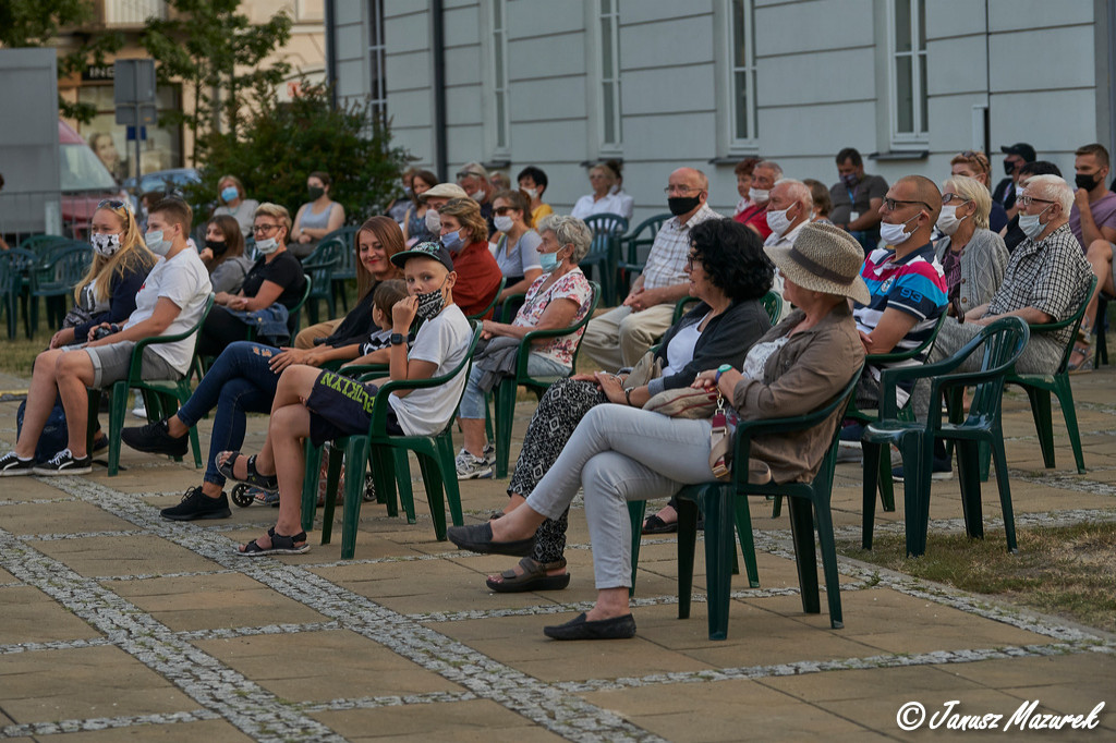 Koncert B6 przy fontannie