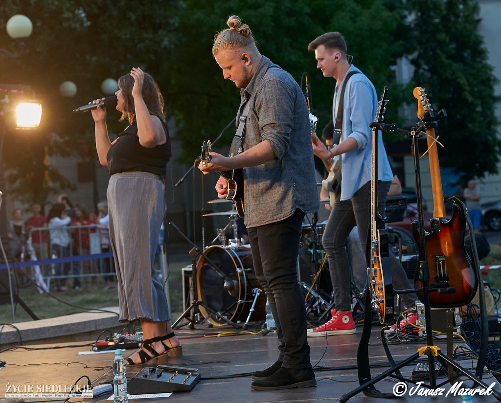 Koncert B6 przy fontannie