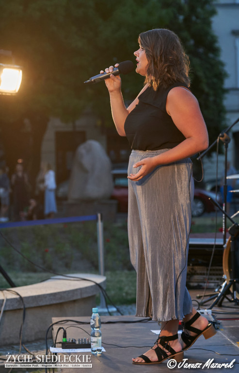 Koncert B6 przy fontannie