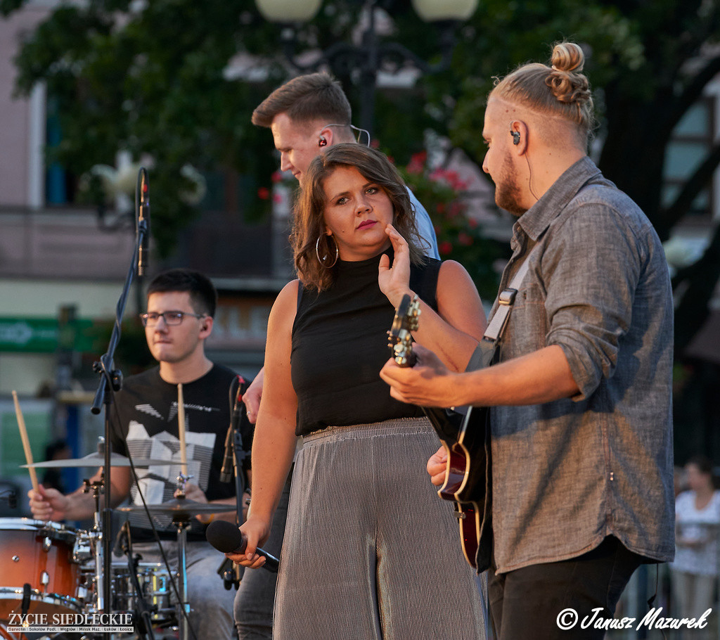Koncert B6 przy fontannie