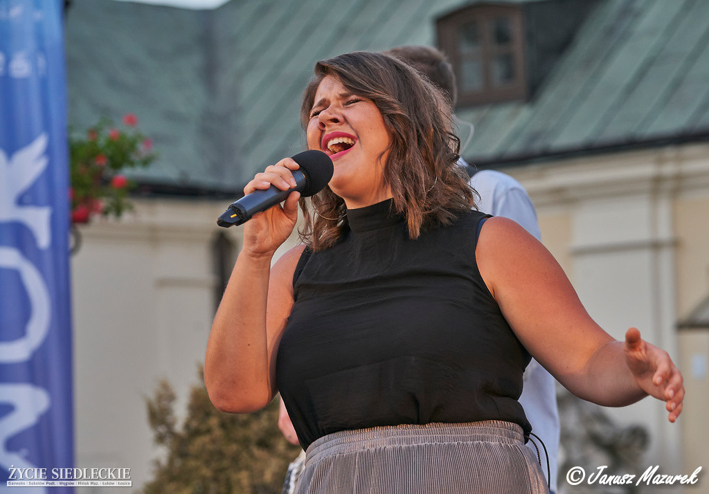 Koncert B6 przy fontannie