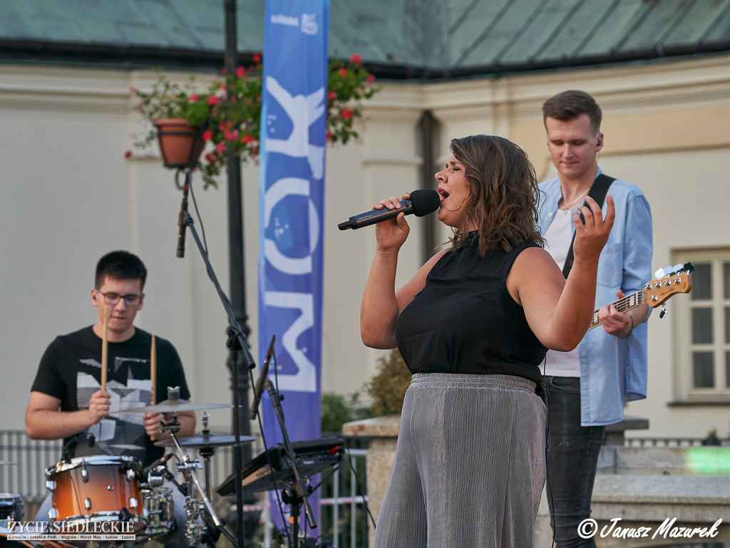 Koncert B6 przy fontannie