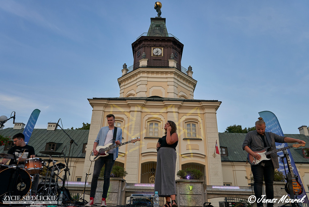 Koncert B6 przy fontannie