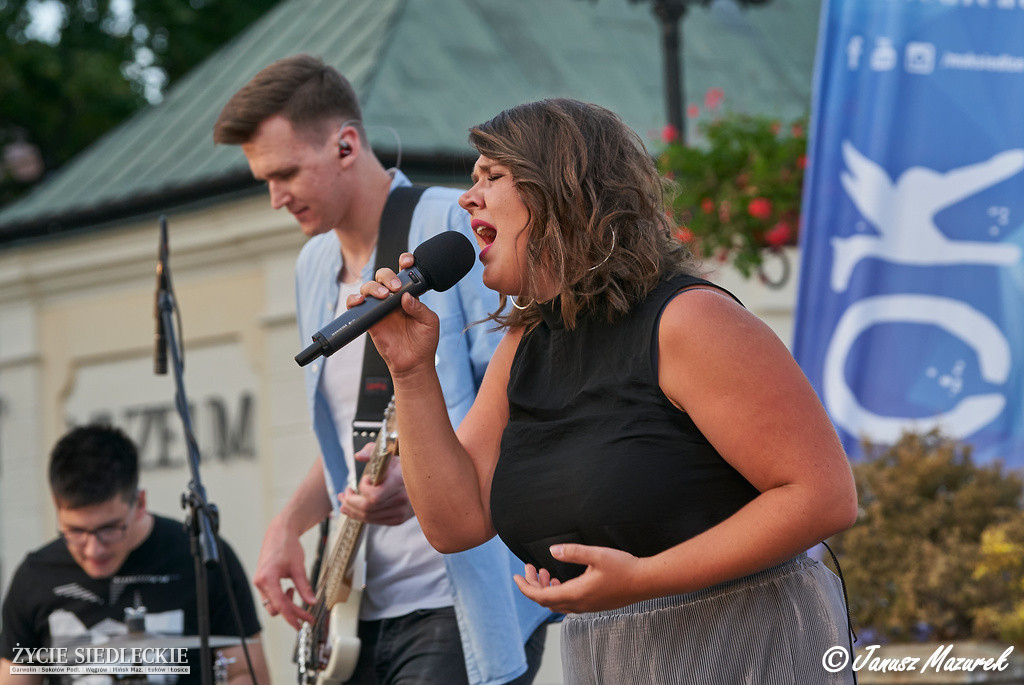 Koncert B6 przy fontannie
