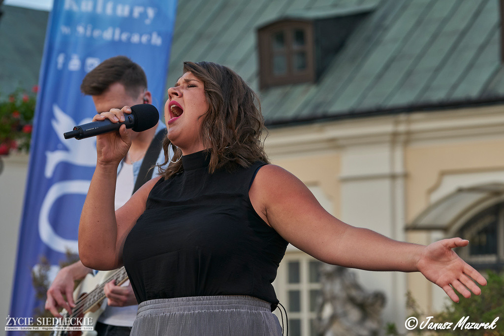 Koncert B6 przy fontannie
