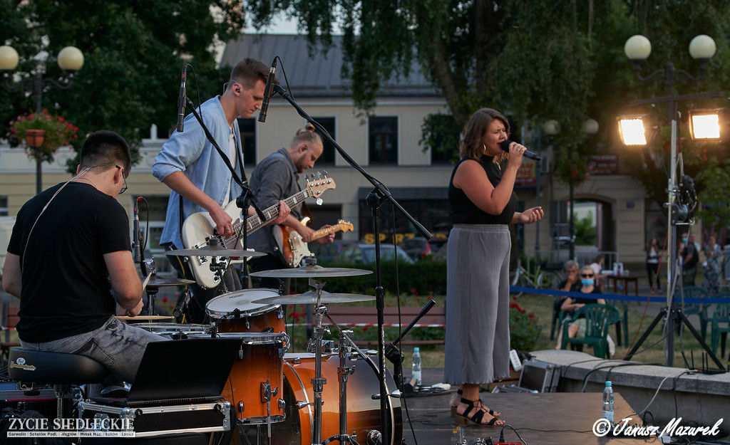 Koncert B6 przy fontannie