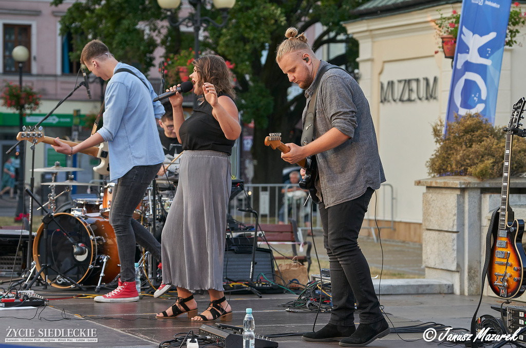 Koncert B6 przy fontannie