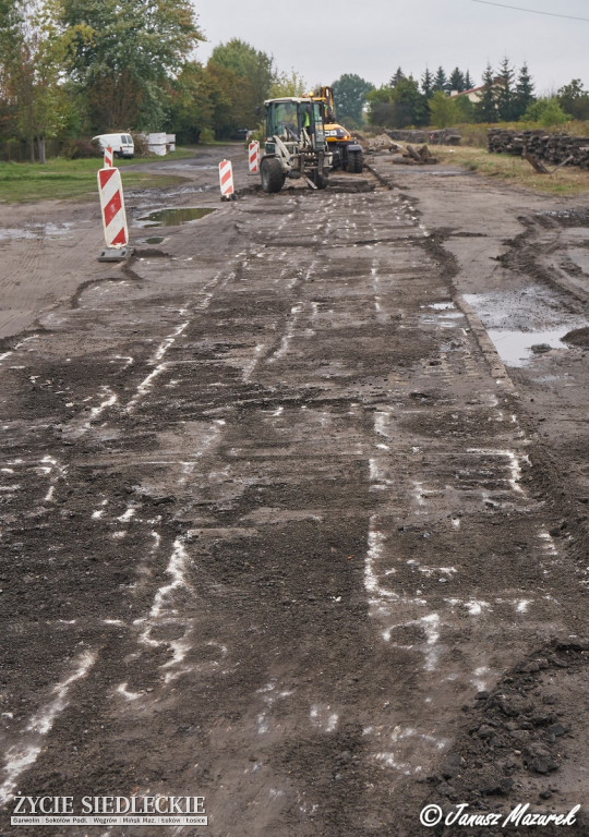 Prace przy ulicy Piaskowej