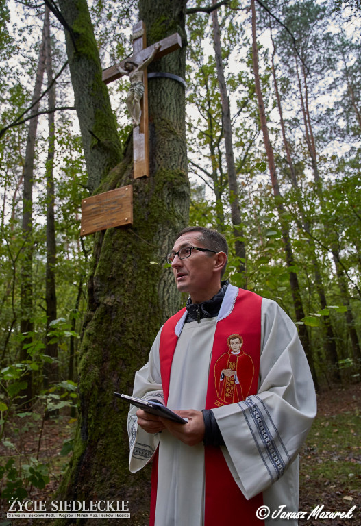 Poświęcenie krzyża w Gołoborzu