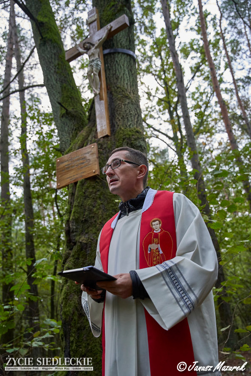 Poświęcenie krzyża w Gołoborzu