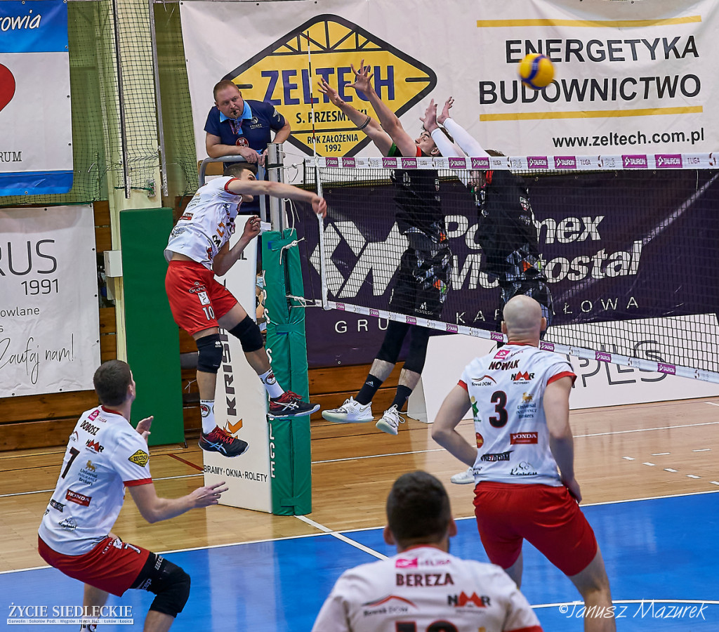 KPS lepszy od akademików