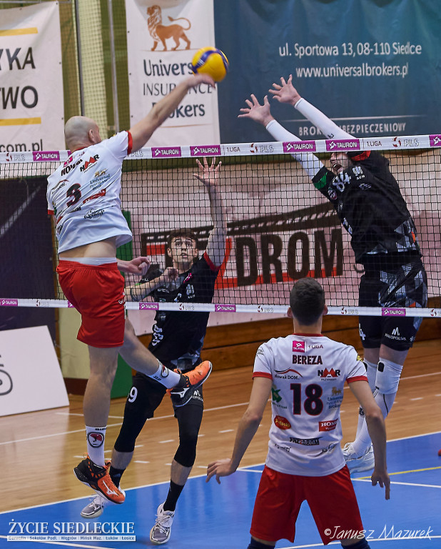 KPS lepszy od akademików
