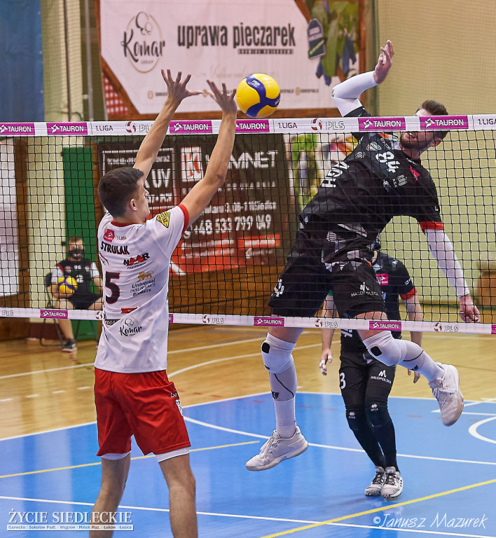 KPS lepszy od akademików