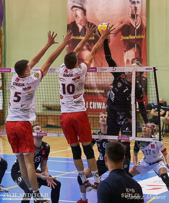 KPS lepszy od akademików