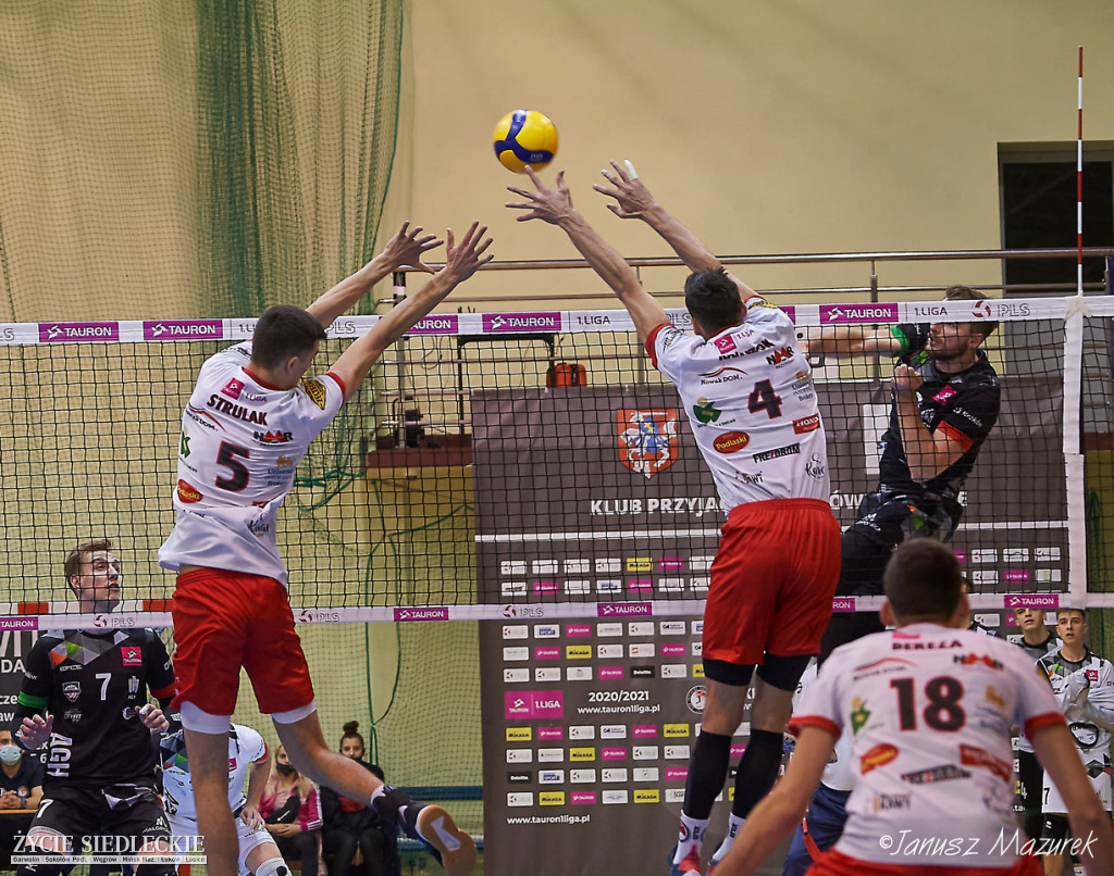 KPS lepszy od akademików
