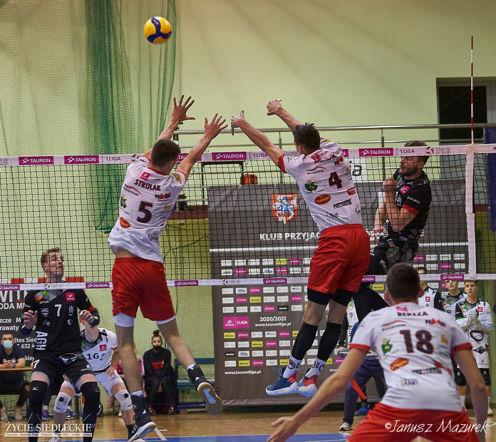 KPS lepszy od akademików