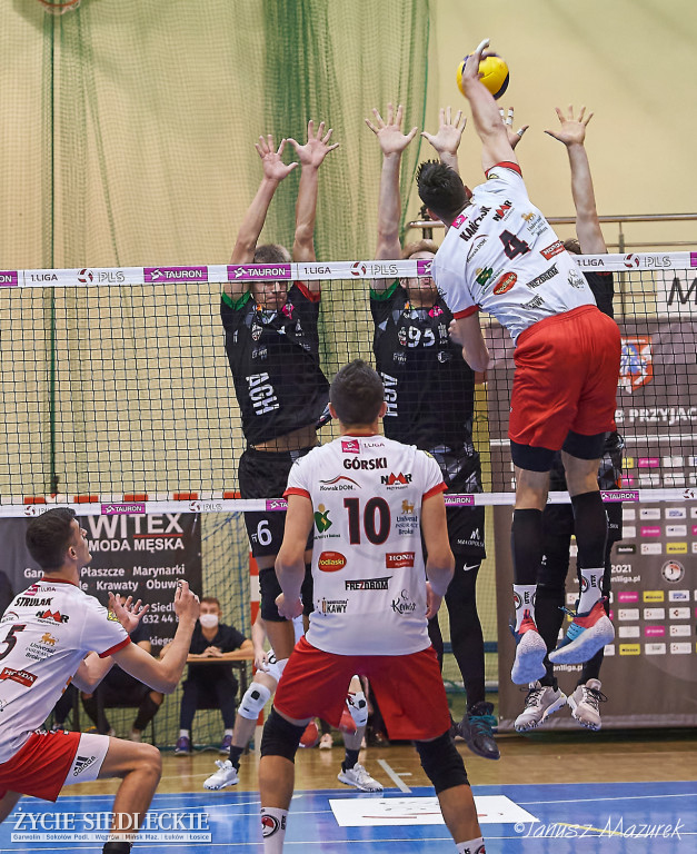 KPS lepszy od akademików