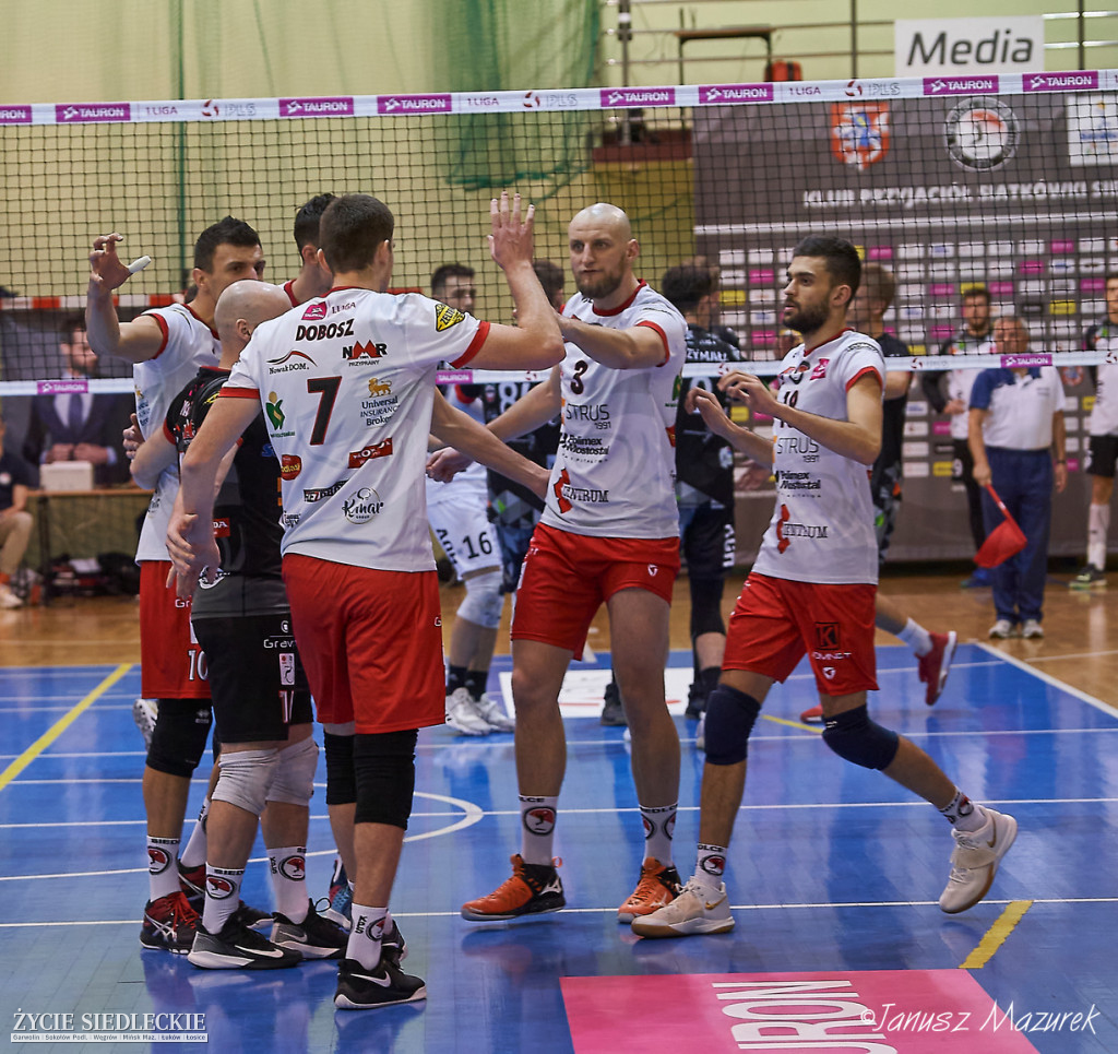 KPS lepszy od akademików