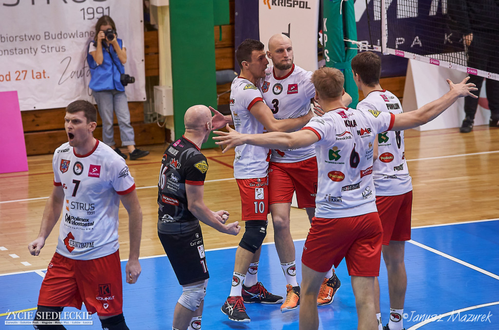 KPS lepszy od akademików