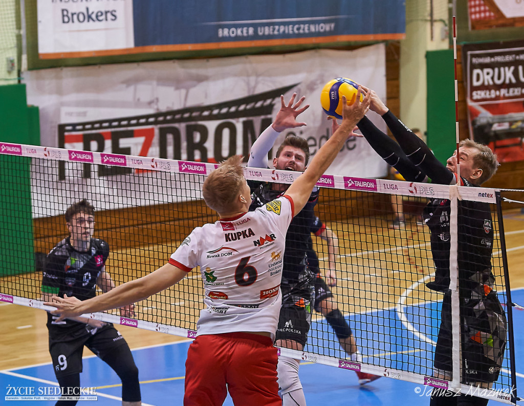 KPS lepszy od akademików