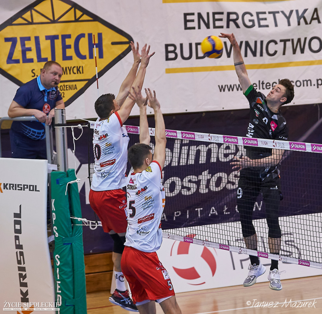 KPS lepszy od akademików