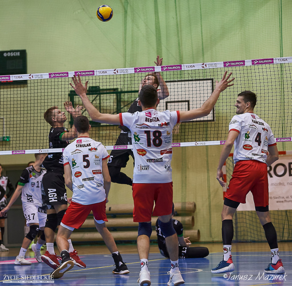 KPS lepszy od akademików