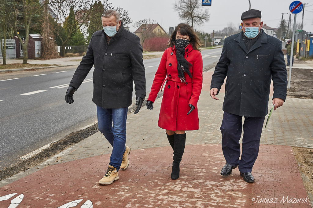 Nowy chodnik i ścieżka w Stoku Lackim