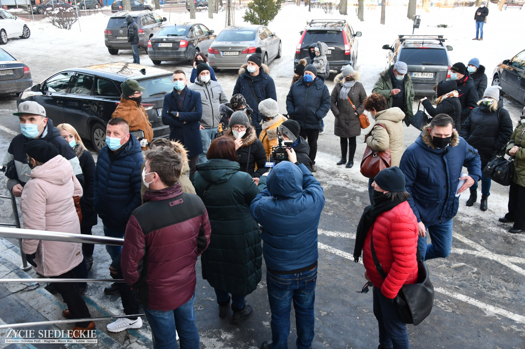 Protest zbiorowy pod UM