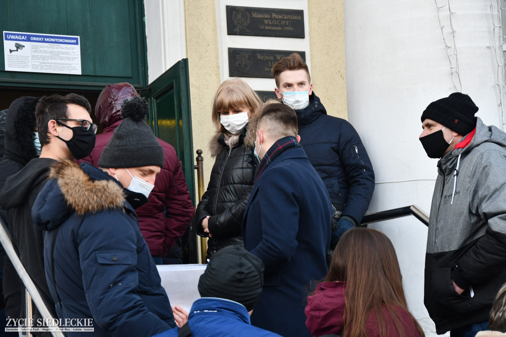 Protest zbiorowy pod UM