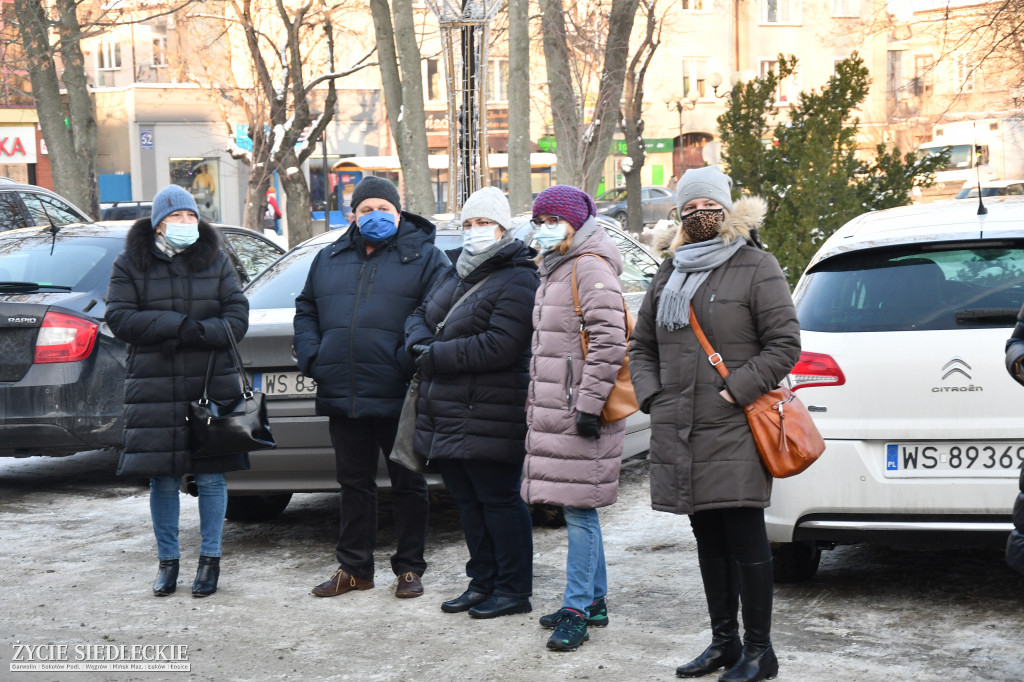 Protest zbiorowy pod UM