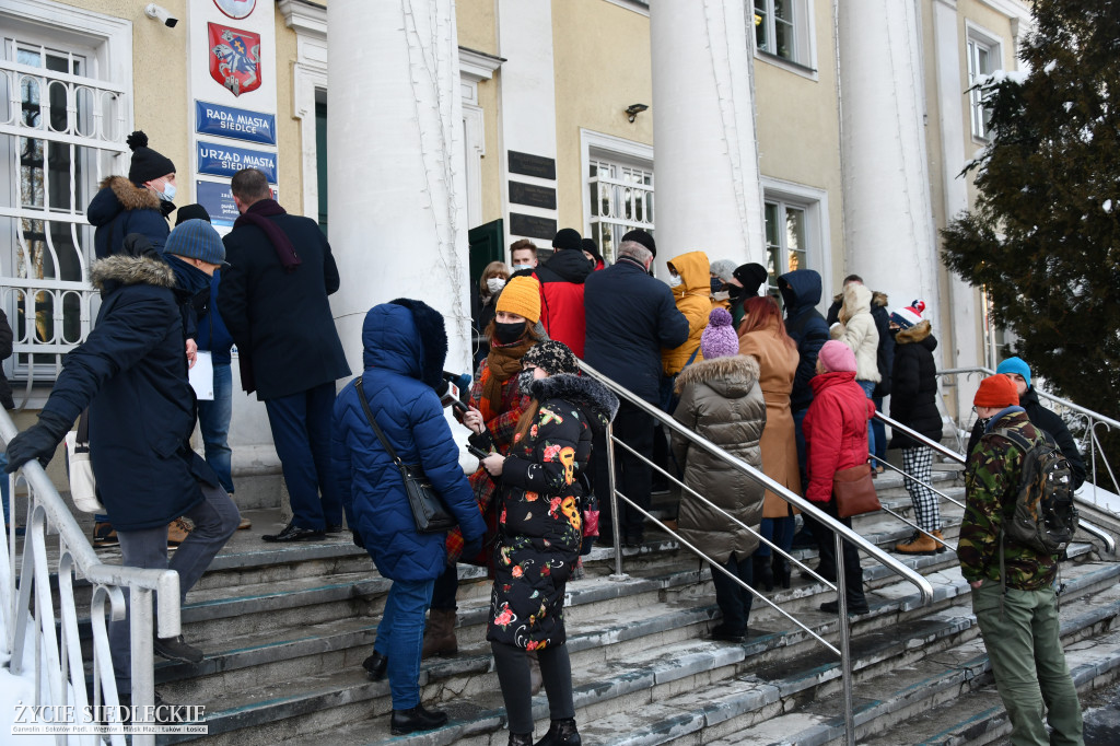 Protest zbiorowy pod UM