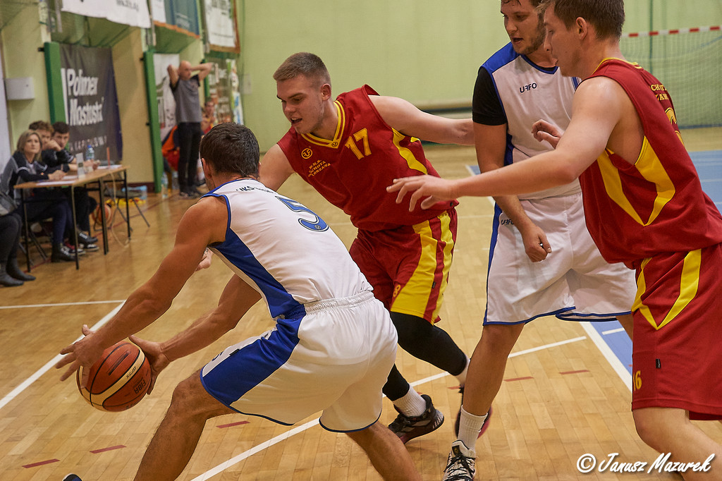 Basket przegrał z Ochotą