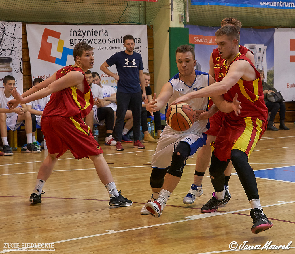 Basket przegrał z Ochotą