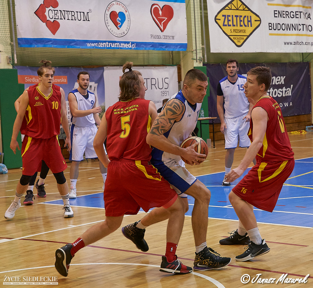 Basket przegrał z Ochotą