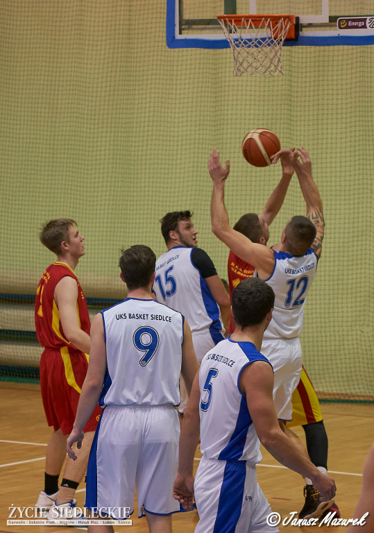Basket przegrał z Ochotą