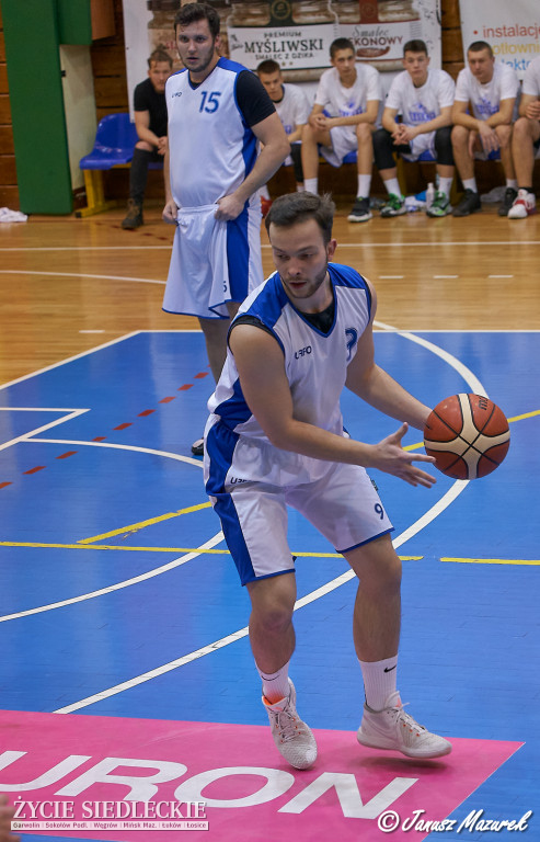 Basket przegrał z Ochotą