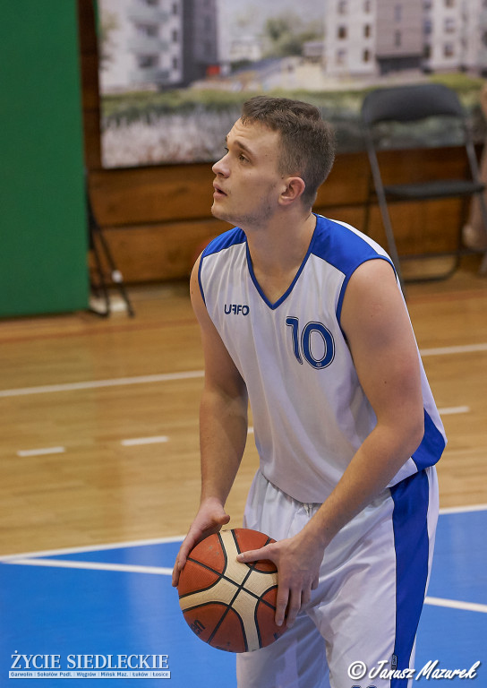 Basket przegrał z Ochotą