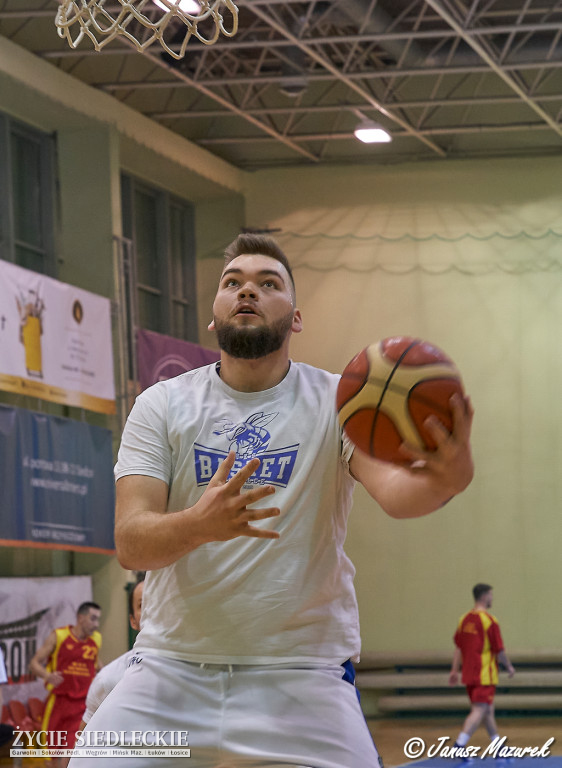 Basket przegrał z Ochotą