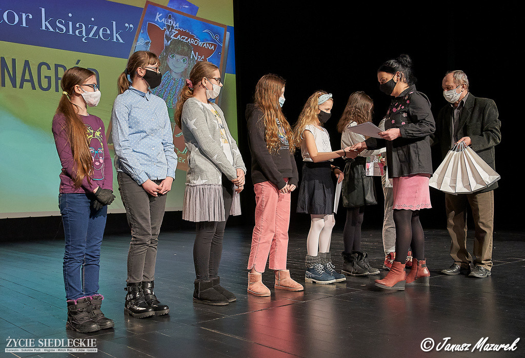 Mali ilustratorzy książek nagrodzeni