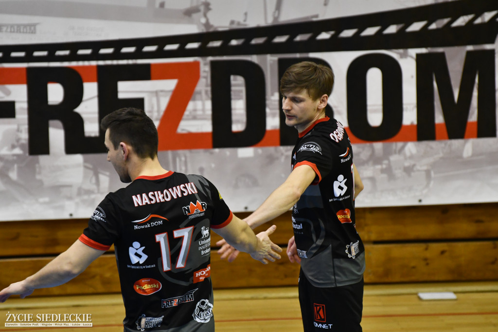 KPS II lepszy w starciu imienników
