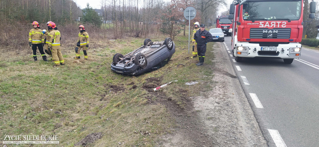 Dachowanie na łuku drogi