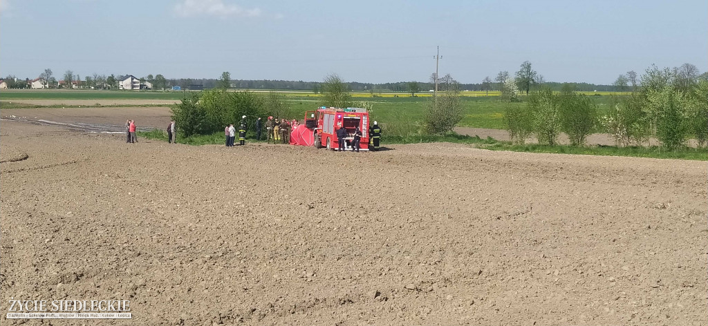 Pojechał w pole ciągnikiem, utopił się w stawie