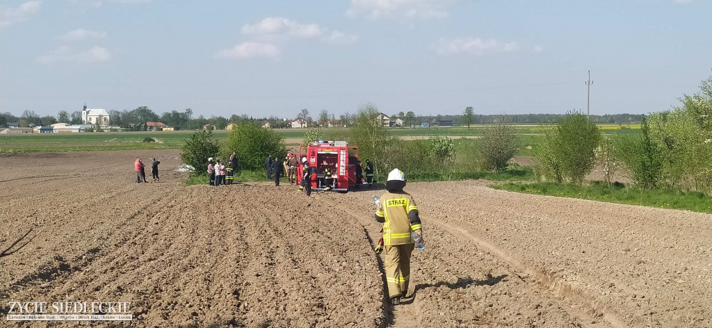 Pojechał w pole ciągnikiem, utopił się w stawie