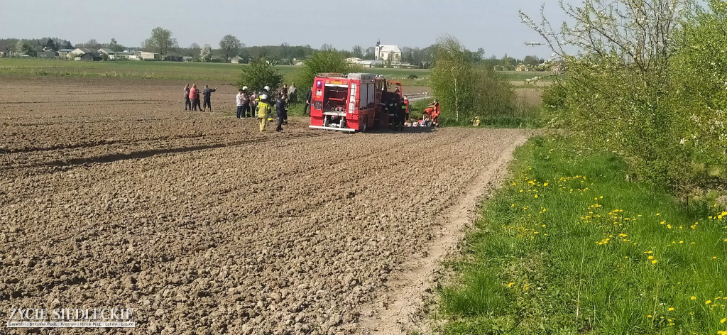 Pojechał w pole ciągnikiem, utopił się w stawie