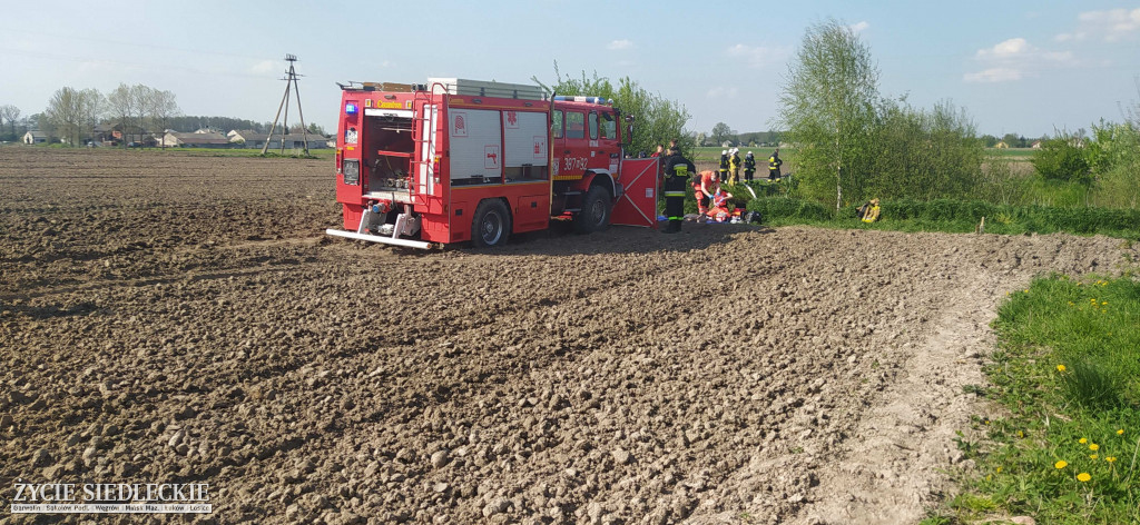 Pojechał w pole ciągnikiem, utopił się w stawie
