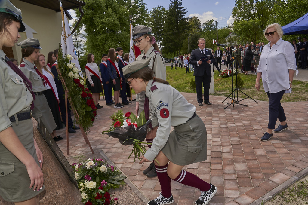 Odsłonięcie tablicy w Rzążewie